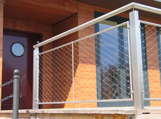 Malha de arame de aço inoxidável para cerca de segurança leve e antiferrugem com formato de furo em diamante