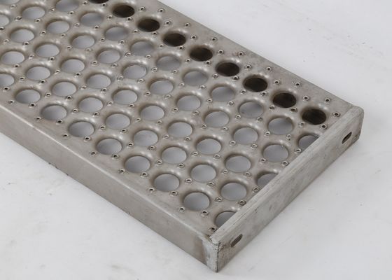 Segurança de passeios de aço Grelha 2 narizes Fechado telhado galvanizado