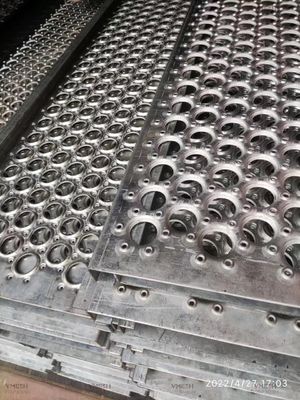 Grelha de segurança antideslizante de alumínio com buraco redondo de 3,5 mm para pisos de escada