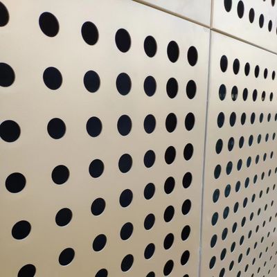 Folhas metálicas galvanizadas perfuradas com furos redondos para decoração