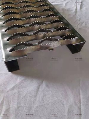 Grelhas de aderência de diamante de aço galvanizado para passeios de segurança industrial