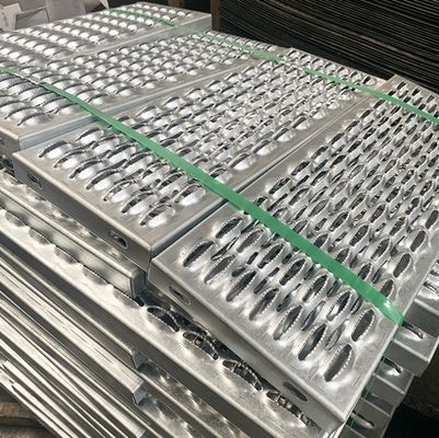 Grelhas de aderência de diamante de aço galvanizado para passeios de segurança industrial