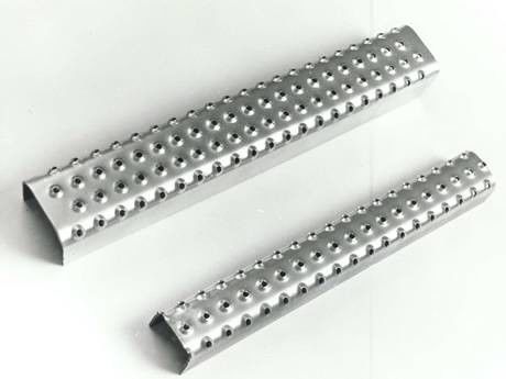 Galvanizado 2,5 mm escada de metal grampos de trabalho pesado Antiskid