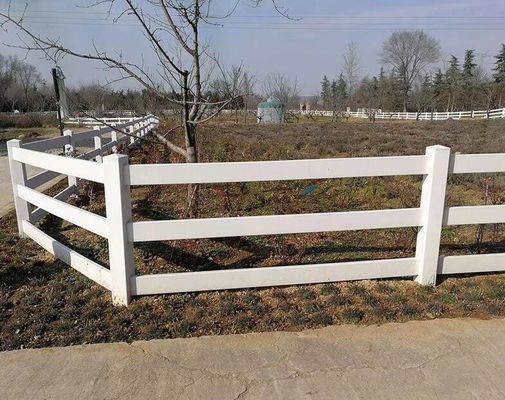 Fecho de fazenda de cavalos de PVC branco anti-escalada 4 trilhos sem podridão