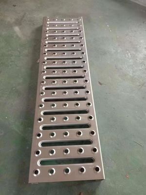 Painéis galvanizados de malha metálica de chapa perfurada para passarela de segurança