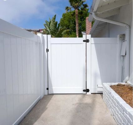 Painéis de material virgem e postes 6ft H X8ft W Vinil PVC vedação de privacidade de plástico