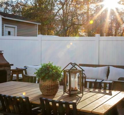 Cercas de vinil branco para o quintal e jardim