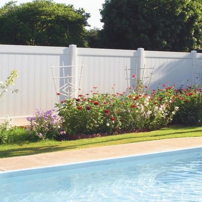 Cercas de vinil branco para o quintal e jardim