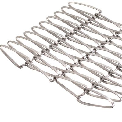 Aço inoxidável decorativo de malha de arame farpado em espiral plana para parede de cortina