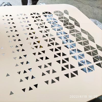 Folha de metal perfurada de aço inoxidável de novo design personalizado para edifícios exteriores