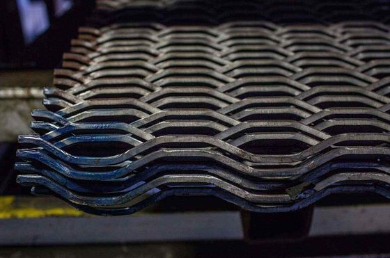 Galvanizado a quente galvanizado hexagonal agulha expansão de rede de metal para rede de passarela