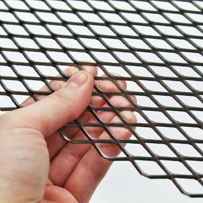 Painel de malha expandida de metal expandido padrão achatado de baixo aço carbono resistente