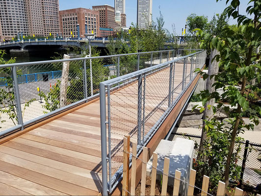 Malha de arame de aço inoxidável para cerca de segurança leve e antiferrugem com formato de furo em diamante