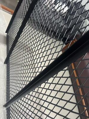 Hot Dipped Galvanized Expanded Metal Mesh Window Well Cover with Corrosion Resistance and Customizable Sizes