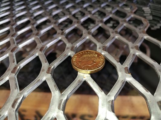 Grelhas metálicas de aço industrial com malha de diamante