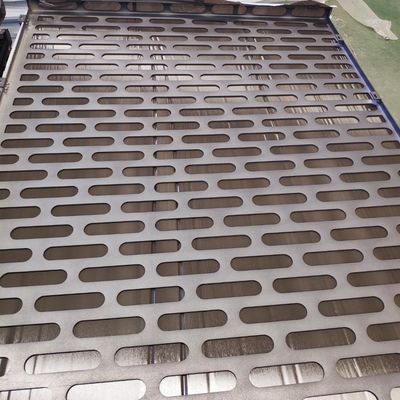 Painel metálico perforado de alumínio com fenda para fachadas decorativas