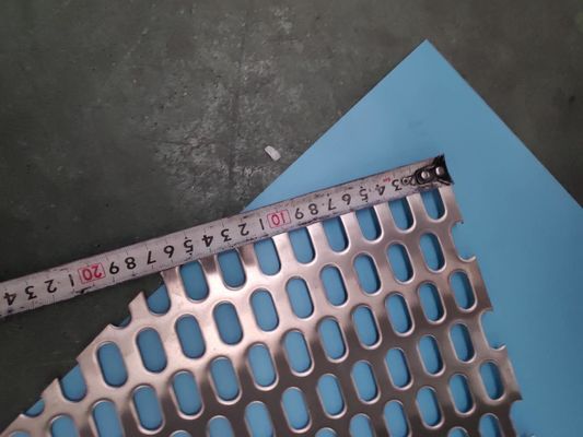 0.7mm 1mm 2mm Alumínio Galvanizado Aço Inoxidável Metal Perforado Design de Furo Personalizado
