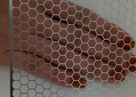 Design personalizado de aço inoxidável buraco redondo buraco hexagonal folha perfurada para caixa de alto-falante