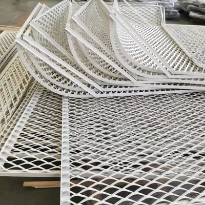 o comprimento 1m de 2mm expandiu a parede de alumínio de Mesh Golden Color Ceiling Exterior decorativa