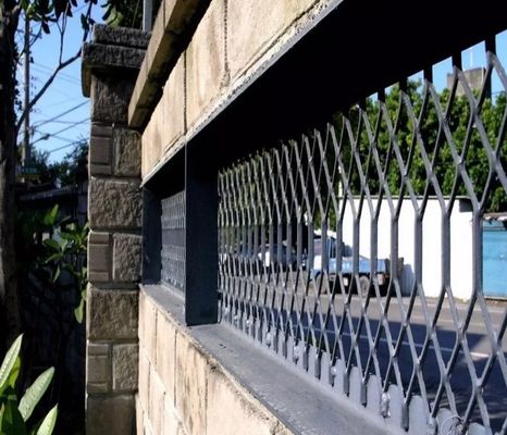 o aço carbono galvanizado do mergulho quente expandiu o metal com estilo gótico