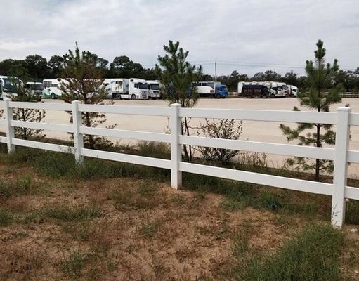 Três trilhos de PVC branco Cercas de cavalo de plástico estável Cercas de campo de cavalo