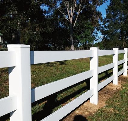 Pasto antisséptico branco do vinil do Pvc que cerca a exploração agrícola plástica de 3 trilhos para pastos do cavalo