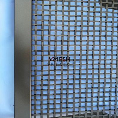 Malha de segurança crimpada tecida com arame anti-corrosão para grades, com design de orifício personalizado, para uso interno e externo
