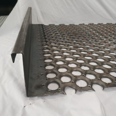 O aço carbono 3mm do aperto do Perf O perfurou pranchas abertas do aperto para a plataforma