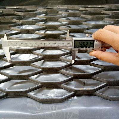3.0lbs galvanizado expandiu revestimento de Mesh Anti Skid Platform Grating do metal