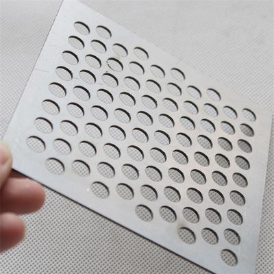 O furo do círculo do aço carbono galvanizou a folha de metal perfurada 1000*2000mm