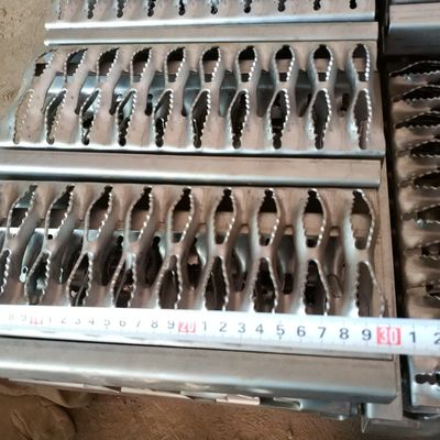 Segurança antiderrapante do suporte do aperto que raspa a prancha da passagem do calibre de Diamond Hole Galvanized Steel 10