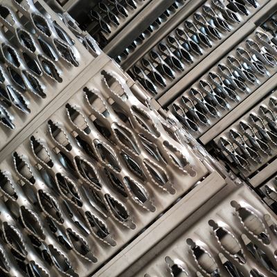Diamond Hole Grip Span Safety que raspa o anti deslizamento de aço galvanizado para a prancha da passagem